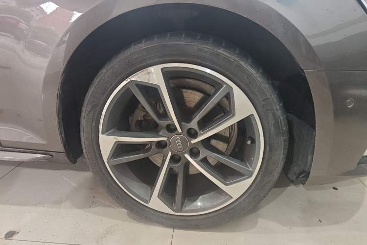 Used Audi A4L 2019 40 TFSI Sporty Version China V Right Front Wheel Hub