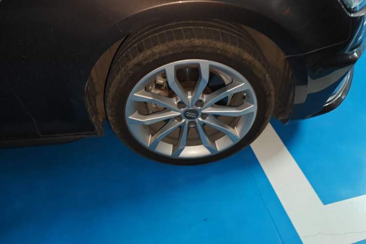 Used Audi A4L 2019 40 TFSI Fashion Edition China VI Emission Standard Right Front Wheel Hub