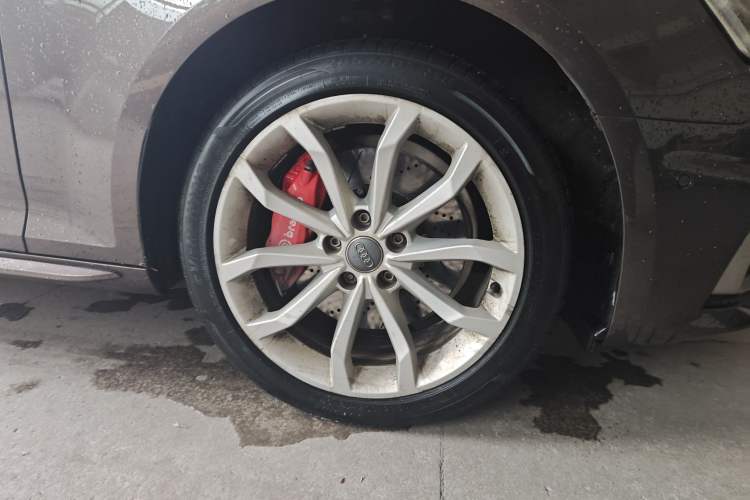 Used Audi A4L 2019 40 TFSI Fashion Edition China VI Emission Standard Right Front Wheel Hub