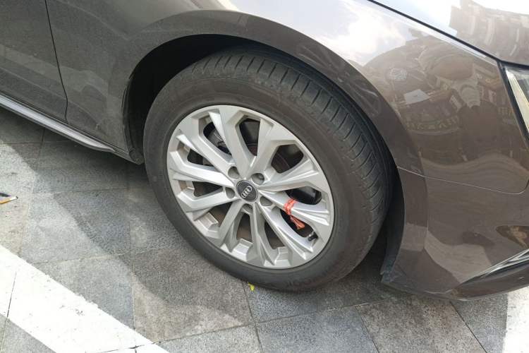 Used Audi A4L 2019 40 TFSI Ambition China VI Right Front Wheel Hub