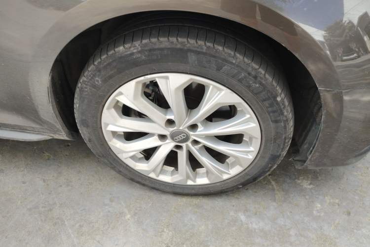 Used Audi A4L 2019 40 TFSI Ambition China VI Right Front Wheel Hub