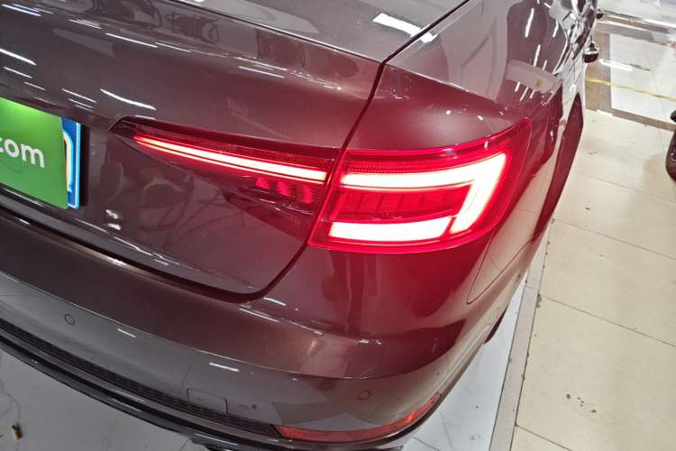 Used Audi A4L 2019 40 TFSI Fashion Edition China VI Emission Standard Right Rear Taillight