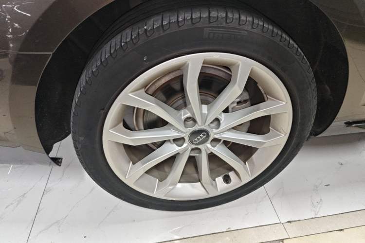 Used Audi A4L 2019 40 TFSI Fashion Edition China VI Emission Standard Right Rear Wheel Hub