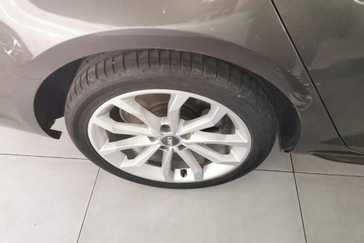 Used Audi A4L 2019 40 TFSI Fashion Edition China VI Emission Standard Right Rear Wheel Hub