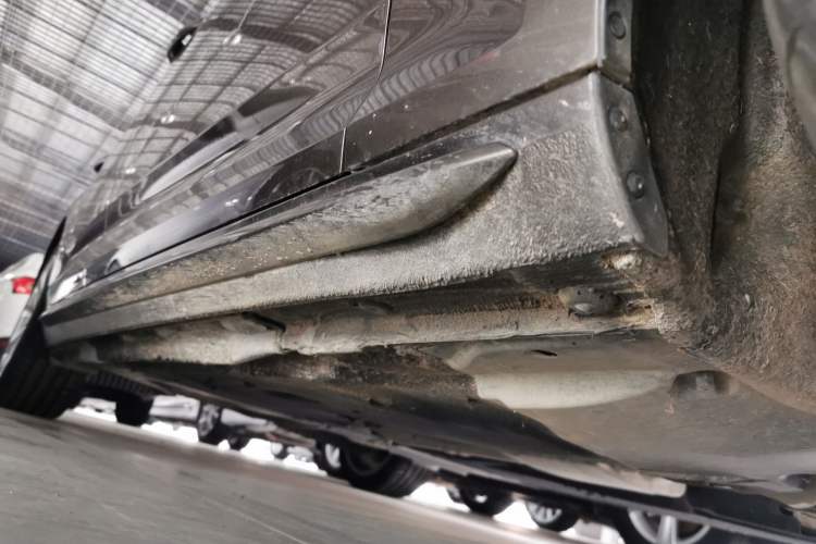 Used Audi A4L 2019 40 TFSI Fashion Edition China VI Emission Standard Right Side Sill