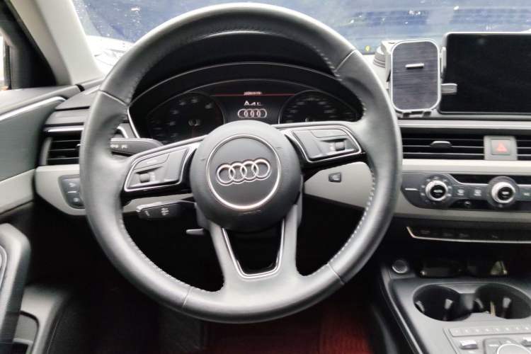 Used Audi A4L 2019 40 TFSI Ambition China VI Steering Wheel