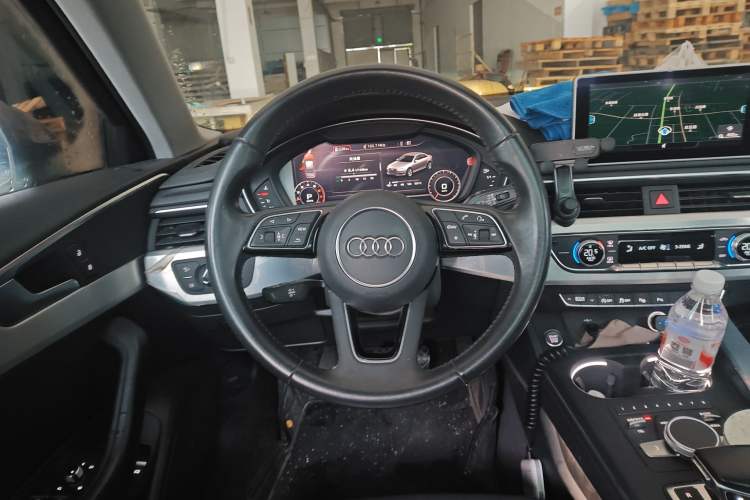 Used Audi A4L 2019 40 TFSI Fashion Edition China VI Emission Standard Steering Wheel