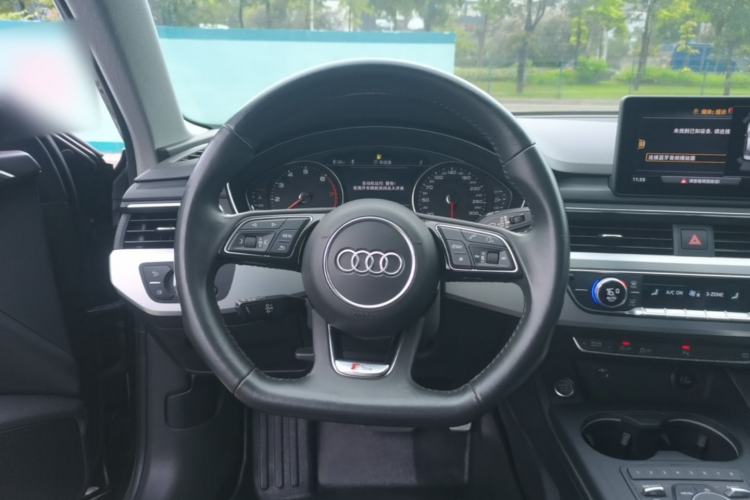 Used Audi A4L 2019 45 TFSI quattro Individual Sport Edition China VI Steering Wheel