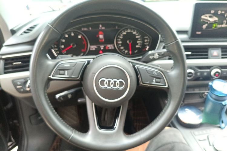 Used Audi A4L 2019 40 TFSI Ambition China VI Steering Wheel