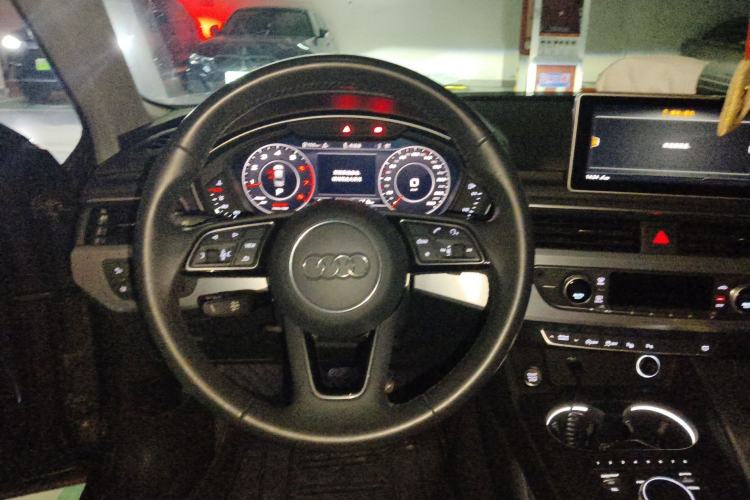 Used Audi A4L 2019 40 TFSI Fashion Version China V Steering Wheel