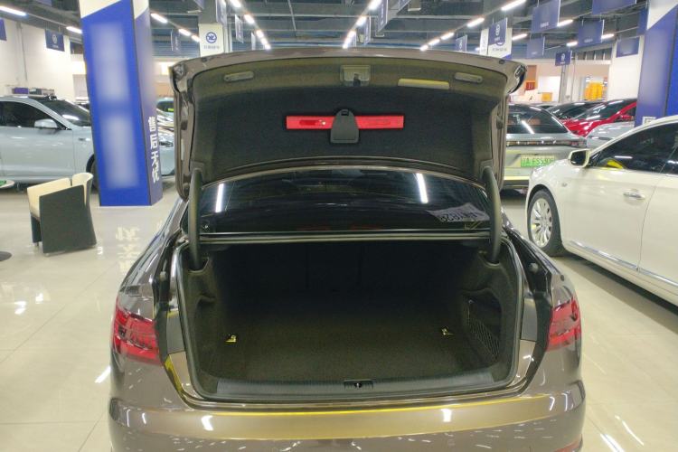 Used Audi A4L 2019 40 TFSI Ambition China VI Trunk