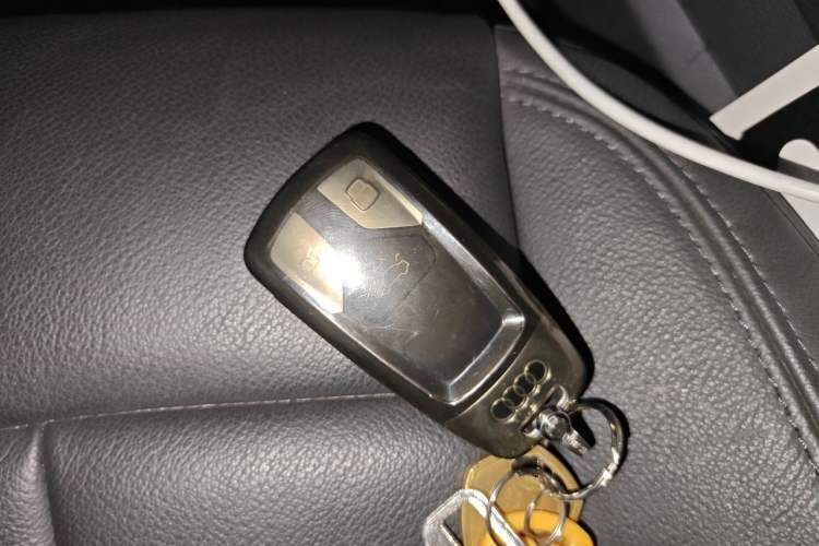 Used Audi A4L 2019 40 TFSI Fashion Edition China VI Emission Standard Vehicle Key