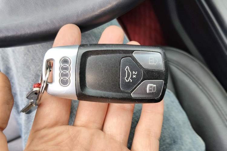 Used Audi A4L 2019 40 TFSI Ambition China VI Vehicle Key
