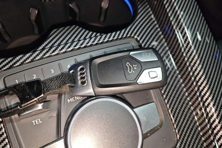 Used Audi A4L 2019 40 TFSI Fashion Edition China VI Emission Standard Vehicle Key