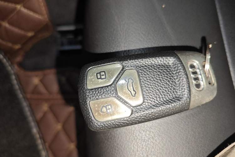 Used Audi A4L 2019 40 TFSI Fashion Edition China VI Emission Standard Vehicle Key