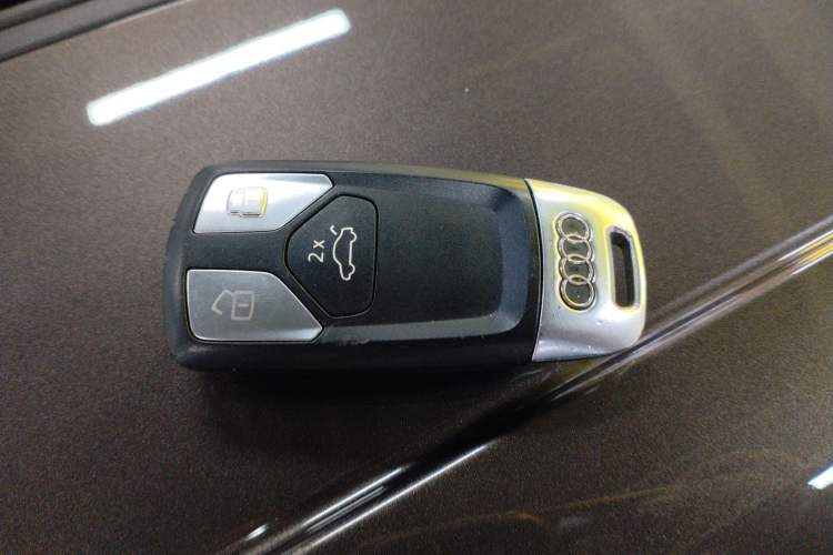 Used Audi A4L 2019 40 TFSI Ambition China VI Vehicle Key