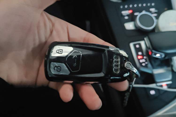 Used Audi A4L 2019 40 TFSI Fashion Edition China VI Emission Standard Vehicle Key