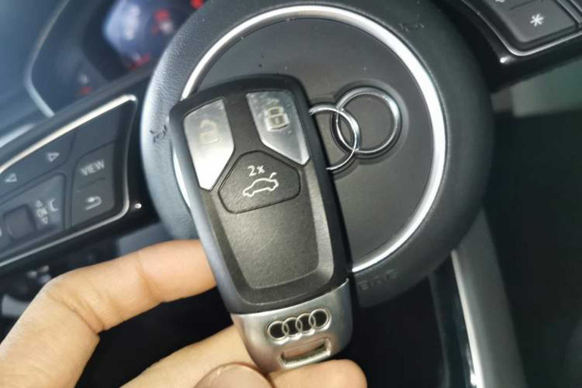 Used Audi A4L 2019 40 TFSI Fashion Edition China VI Emission Standard Vehicle Key