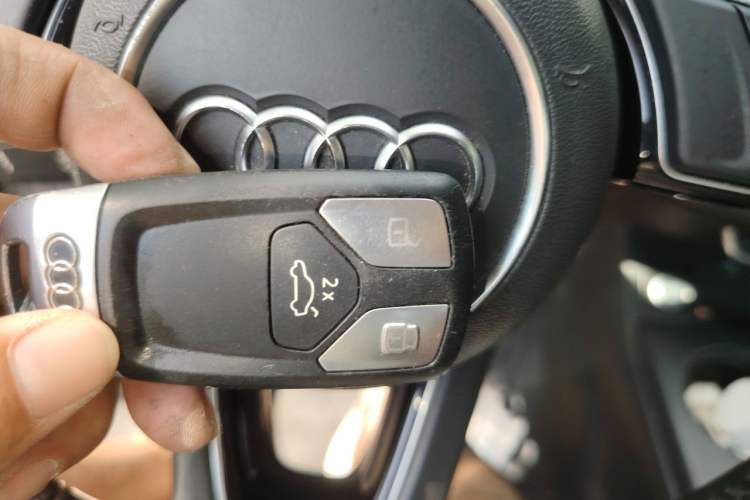 Used Audi A4L 2019 40 TFSI Ambition China VI Vehicle Key