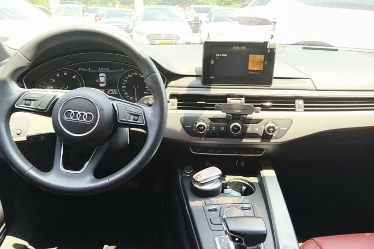 Used Audi A4L 2019 40 TFSI Ambition China VI Center Console