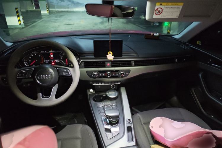 Used Audi A4L 2019 40 TFSI Ambition China VI Center Console