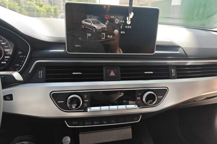 Used Audi A4L 2019 40 TFSI Fashion Version China V Audio And AC Panel