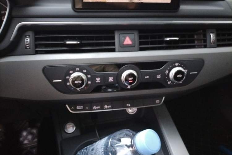 Used Audi A4L 2019 40 TFSI Ambition China VI Audio And AC Panel
