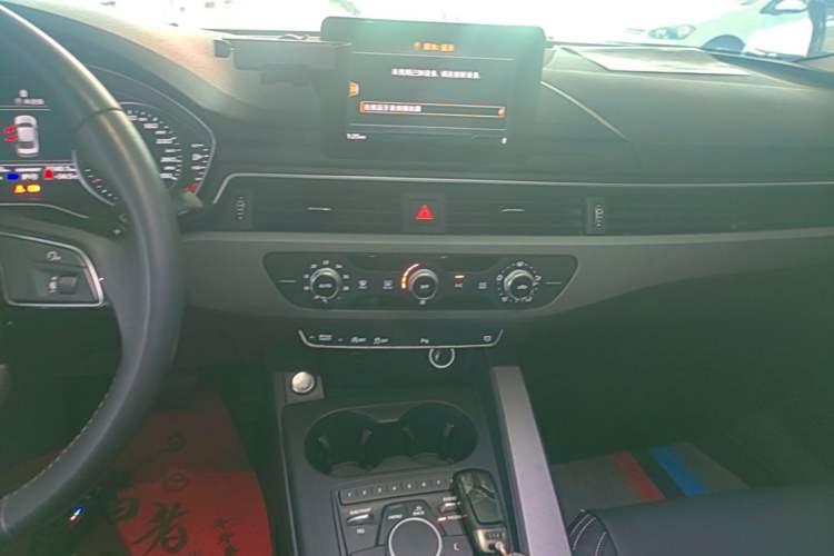 Used Audi A4L 2019 40 TFSI Ambition China VI Audio And AC Panel