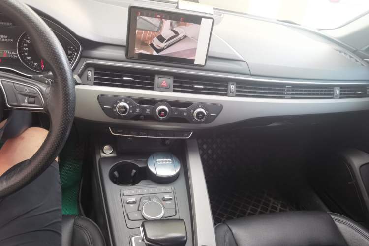 Used Audi A4L 2019 40 TFSI Ambition China VI Audio And AC Panel