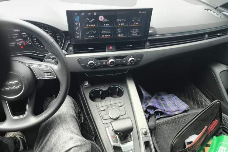Used Audi A4L 2019 40 TFSI Ambition China VI Audio And AC Panel