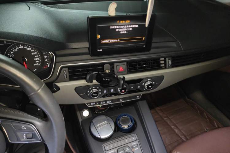 Used Audi A4L 2019 40 TFSI Ambition China VI Audio And AC Panel