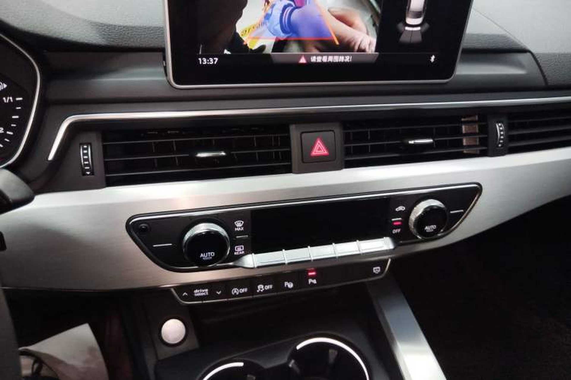 Used Audi A4L 2019 40 TFSI Fashion Edition China VI Emission Standard Audio And AC Panel