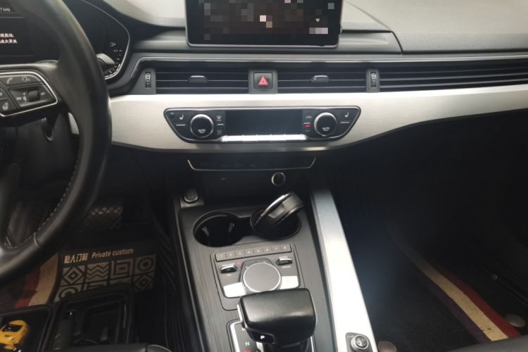 Used Audi A4L 2019 40 TFSI Fashion Edition China VI Emission Standard Audio And AC Panel