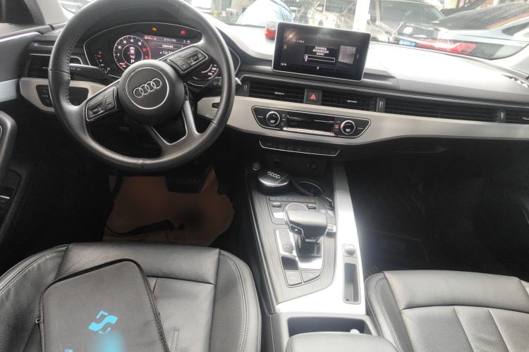 Used Audi A4L 2019 40 TFSI Fashion Edition China VI Emission Standard Center Console