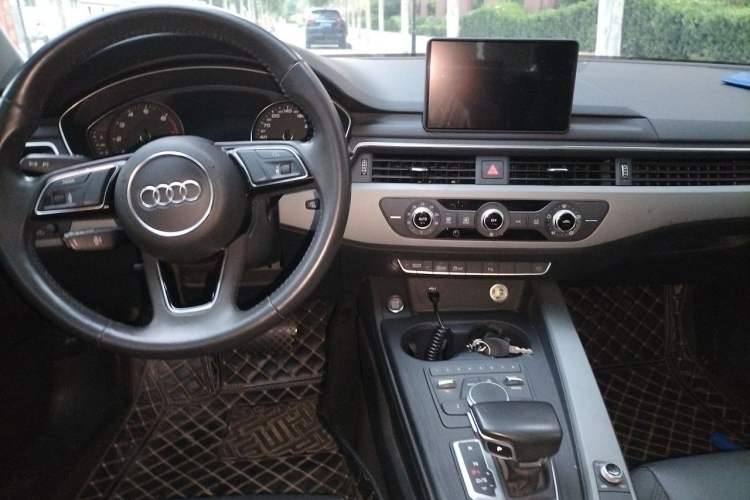 Used Audi A4L 2019 40 TFSI Ambition China VI Center Console
