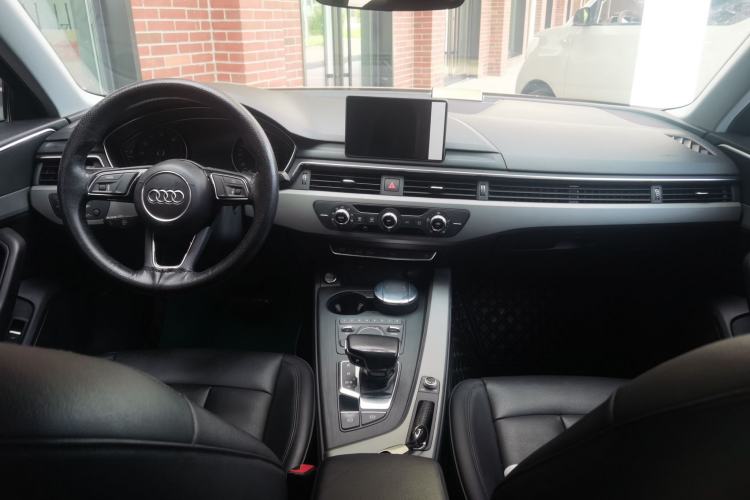 Used Audi A4L 2019 40 TFSI Ambition China VI Center Console