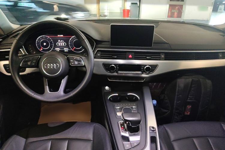 Used Audi A4L 2019 40 TFSI Fashion Edition China VI Emission Standard Center Console