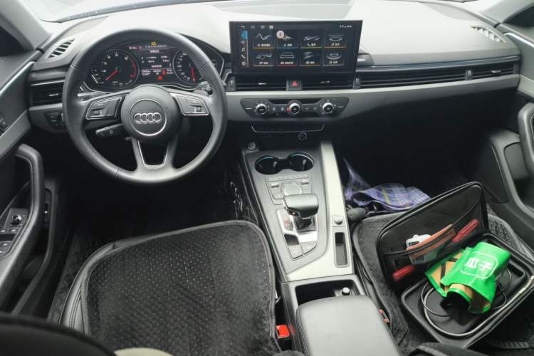 Used Audi A4L 2019 40 TFSI Ambition China VI Center Console