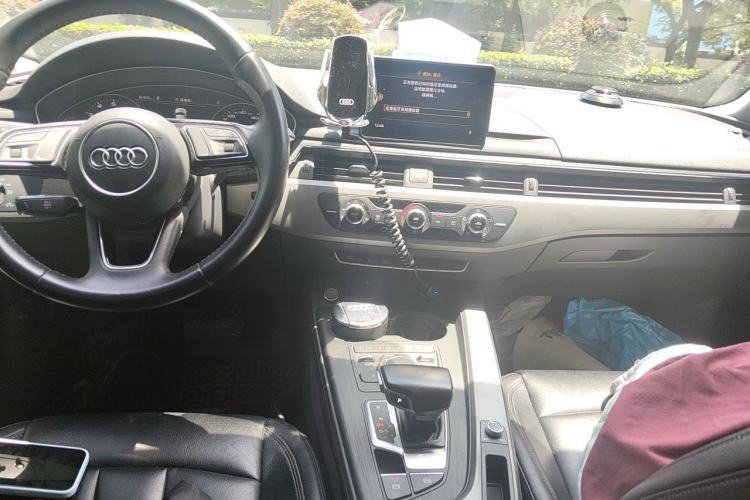 Used Audi A4L 2019 40 TFSI Ambition China VI Center Console