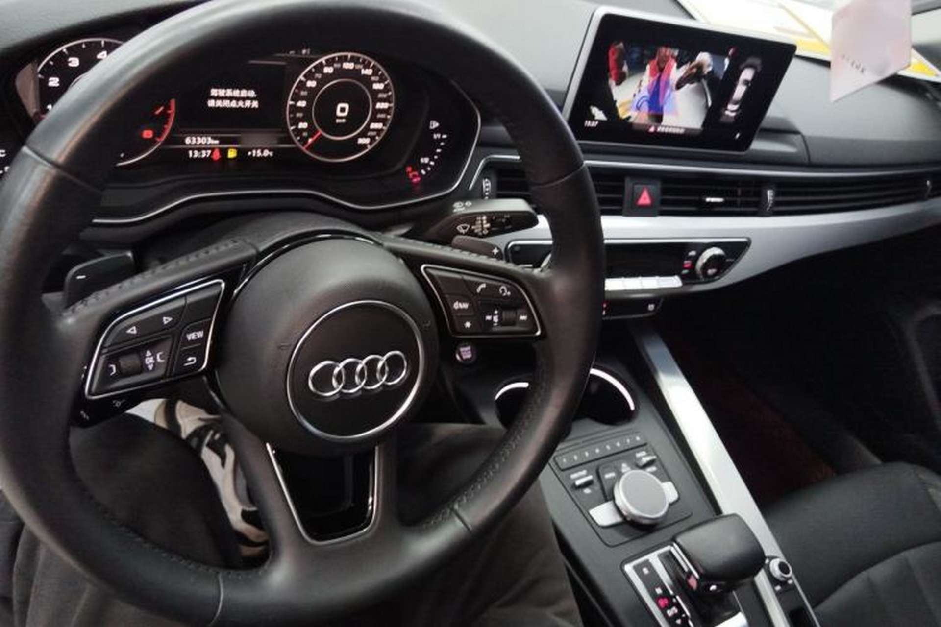 Used Audi A4L 2019 40 TFSI Fashion Edition China VI Emission Standard Center Console