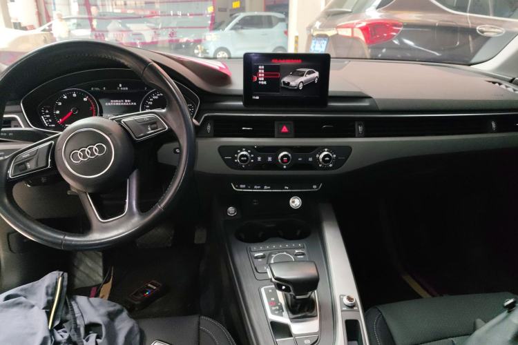 Used Audi A4L 2019 40 TFSI Ambition China VI Center Console