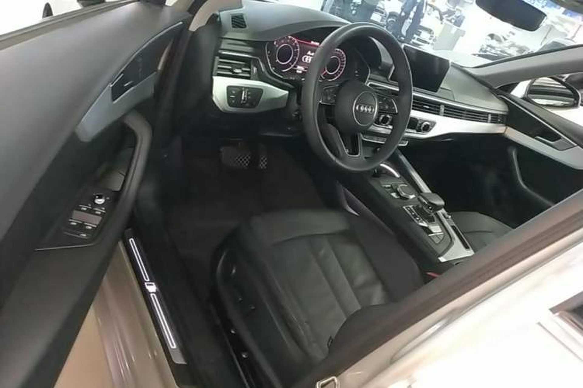 Used Audi A4L 2019 40 TFSI Fashion Edition China VI Emission Standard Driver Seat