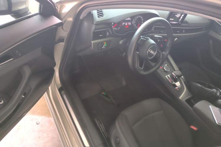Used Audi A4L 2019 40 TFSI Ambition China VI Driver Seat