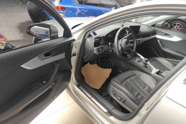 Used Audi A4L 2019 40 TFSI Fashion Edition China VI Emission Standard Driver Seat