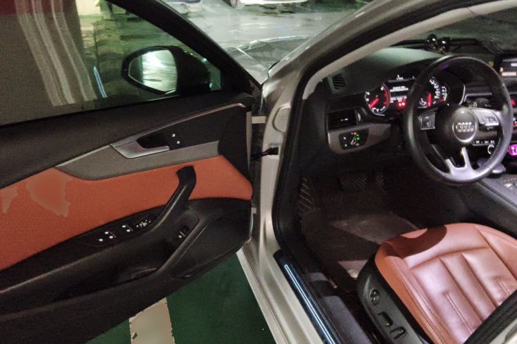 Used Audi A4L 2019 40 TFSI Ambition China VI Driver Seat