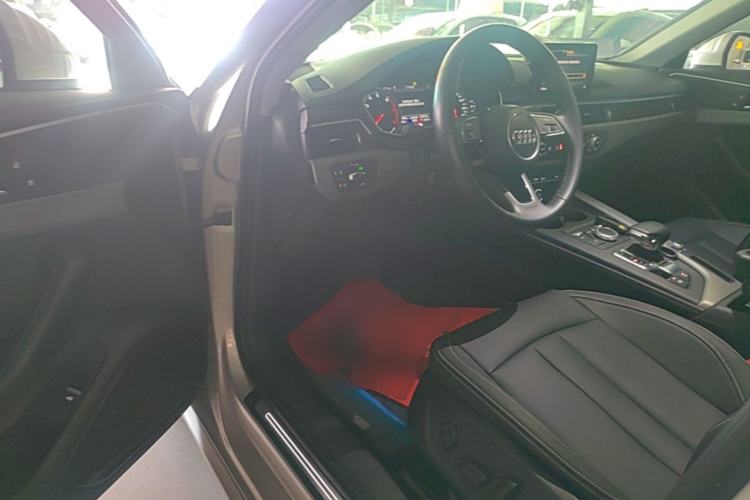 Used Audi A4L 2019 40 TFSI Ambition China VI Driver Seat