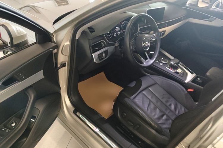 Used Audi A4L 2019 40 TFSI Fashion Edition China VI Emission Standard Driver Seat