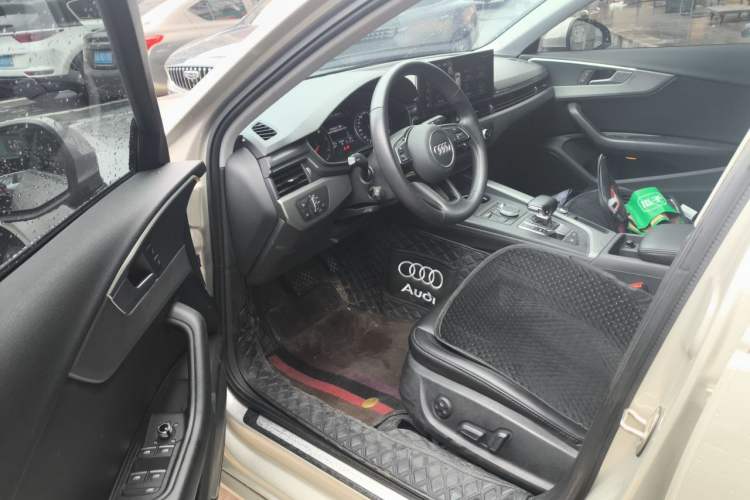 Used Audi A4L 2019 40 TFSI Ambition China VI Driver Seat