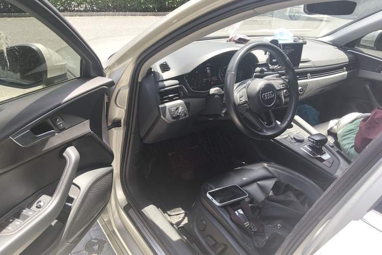 Used Audi A4L 2019 40 TFSI Ambition China VI Driver Seat