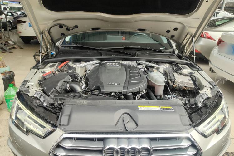 Used Audi A4L 2019 40 TFSI Fashion Edition China VI Emission Standard Engine Bay